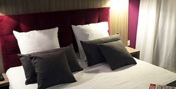 Nemea Appart Hotel Residence Quai Victor Tours Bagian luar foto